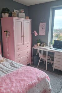 Vous envisagez d'ajouter du rose à votre chambre ? Découvrez nos 23 idées de chambres roses élégantes pour adultes. De l'élégant et sophistiqué au décalé et unique, il existe un design pour tous les goûts. Cozy, aqua et, dusty, luxe, glam, bright, bohemian, dark, light, french country, blue and, blush, dusky, modern, vintage, boho, minimalist, preppy, farmhouse, DIY.